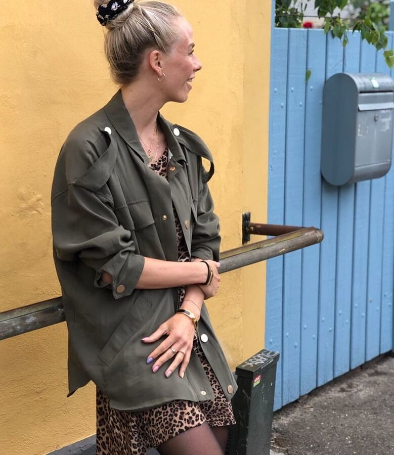 Amateur Celine from hot babe to preggo mom