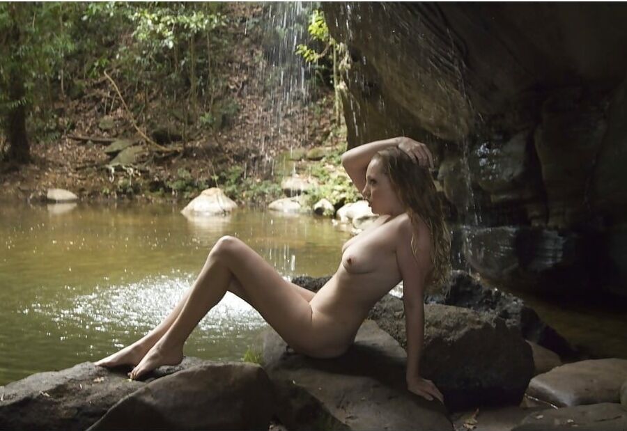 Outdoor SensualShots &amp; Sexy Attitudes