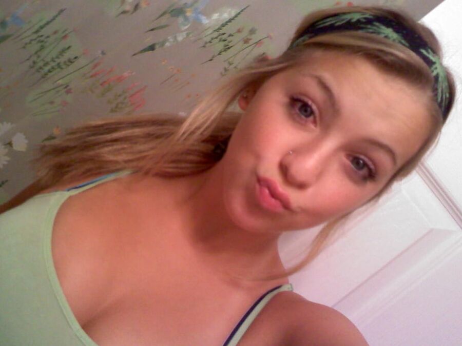 Sexy amateur blonde