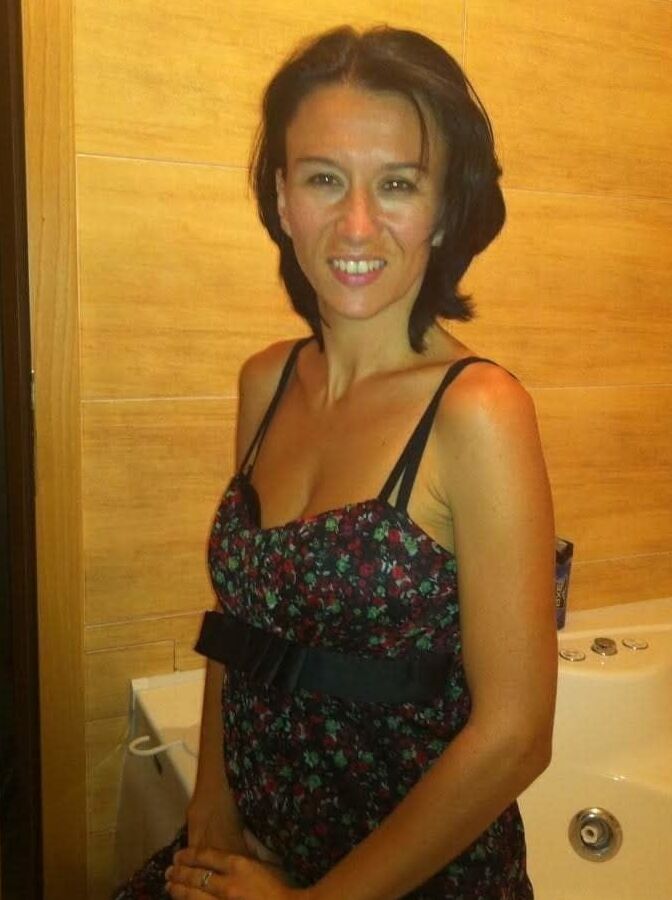Sexy amateur slim brunette MILF wife from Czech