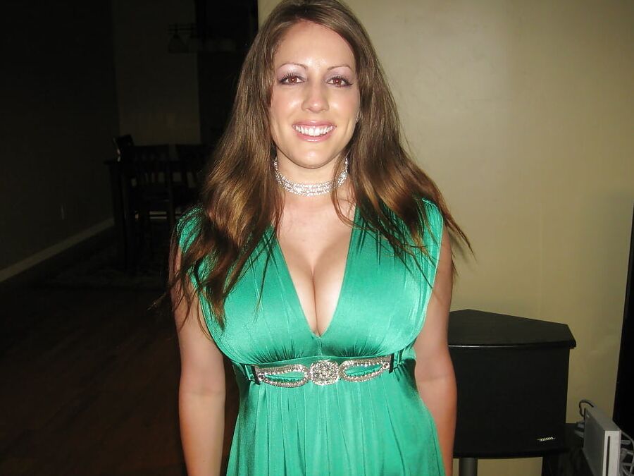 BIG TITS BRUNETTE