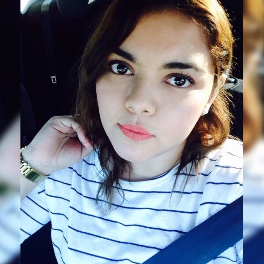 Zaery, no desnuda, para eyacular en su carita