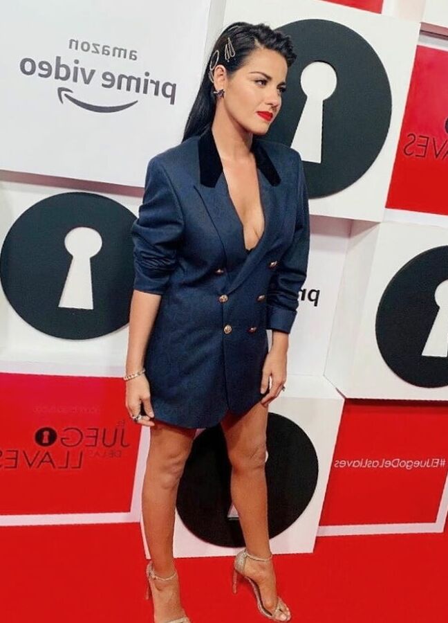 Maite Perroni feet