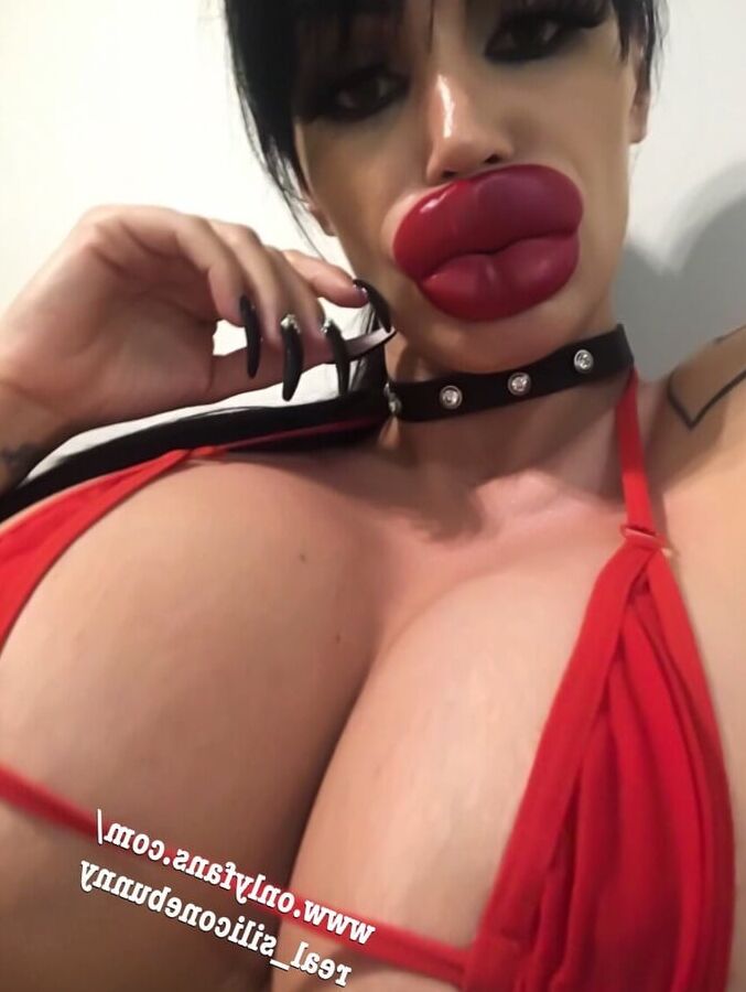 Bimbo Hotness-:)