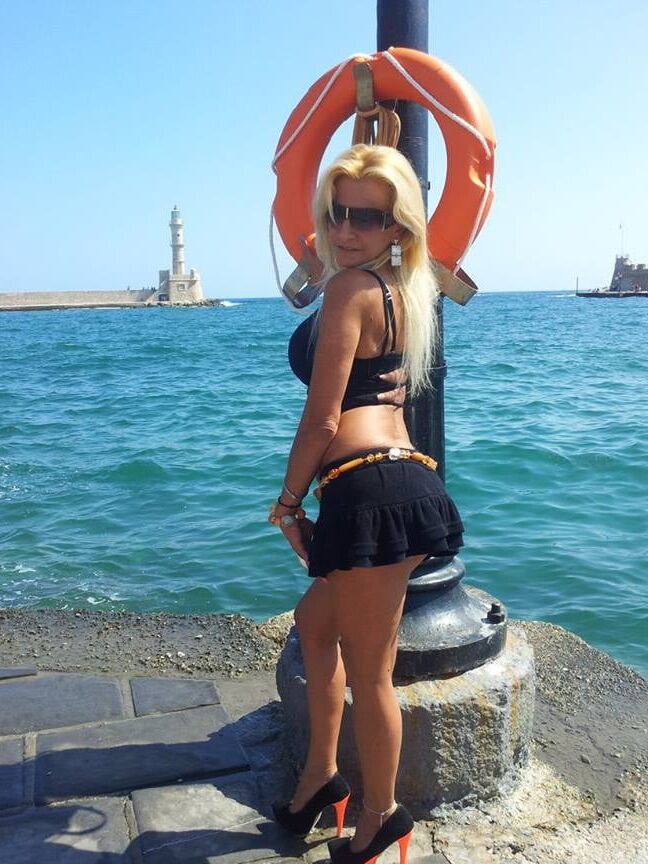 greek milfs