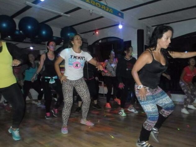Rocio maestra de aerobicos colombiana caliente y supersexi