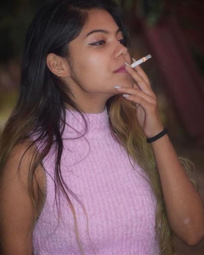 INDIANS DESIS SMOKING