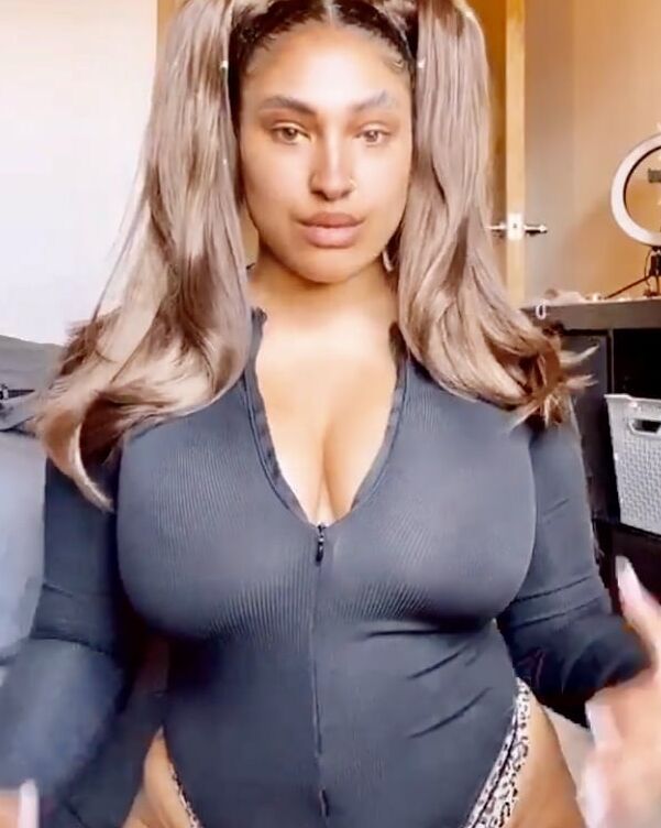 Busty Ebony Babe: Kiah