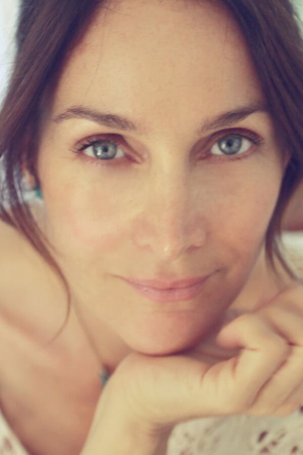 CARRIE-ANNE MOSS