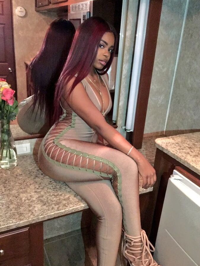 Big Booty Girls in Lingerie Outfits &amp; High Heels