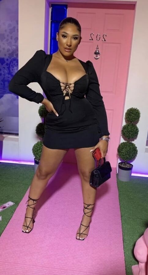 Busty Ebony Babe: Kiah