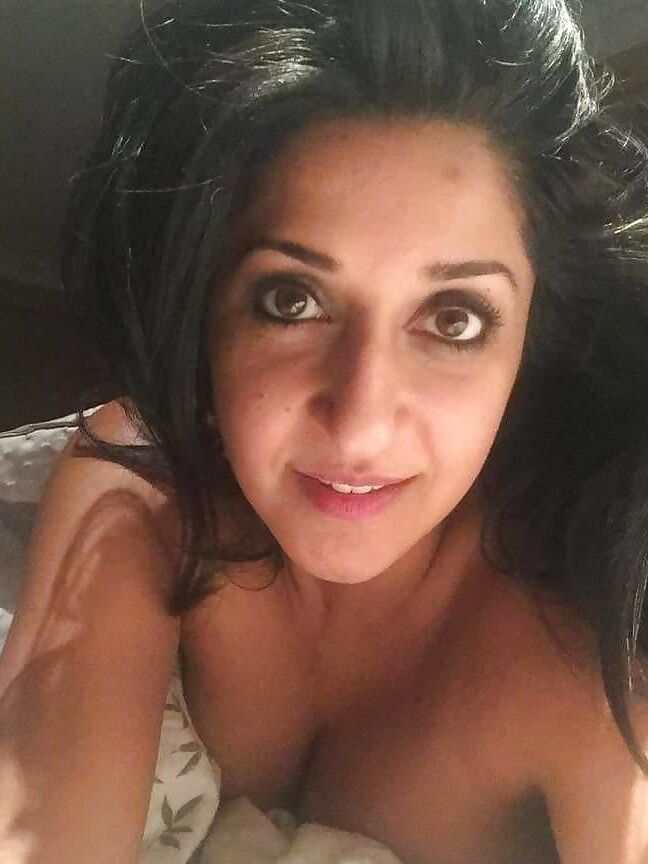 Sexy NRI milf exposed beautiful tits and ass