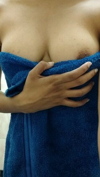 Sri lankan slim girl after bath