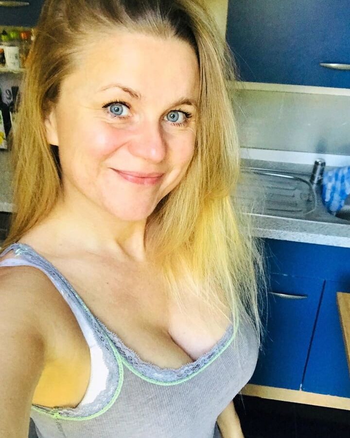 hot amateur Mascha with great tits