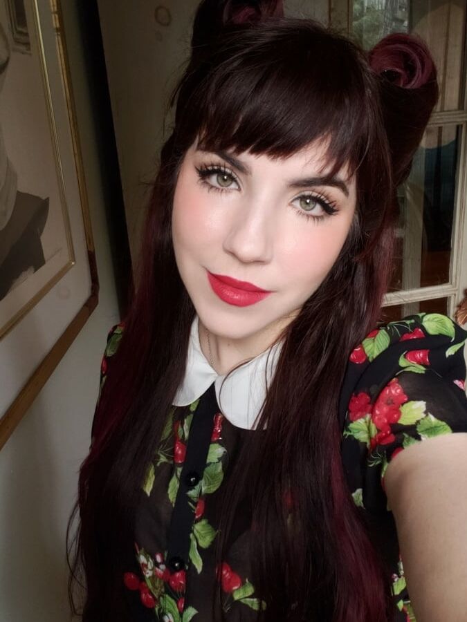 Sexy Twitter Babe