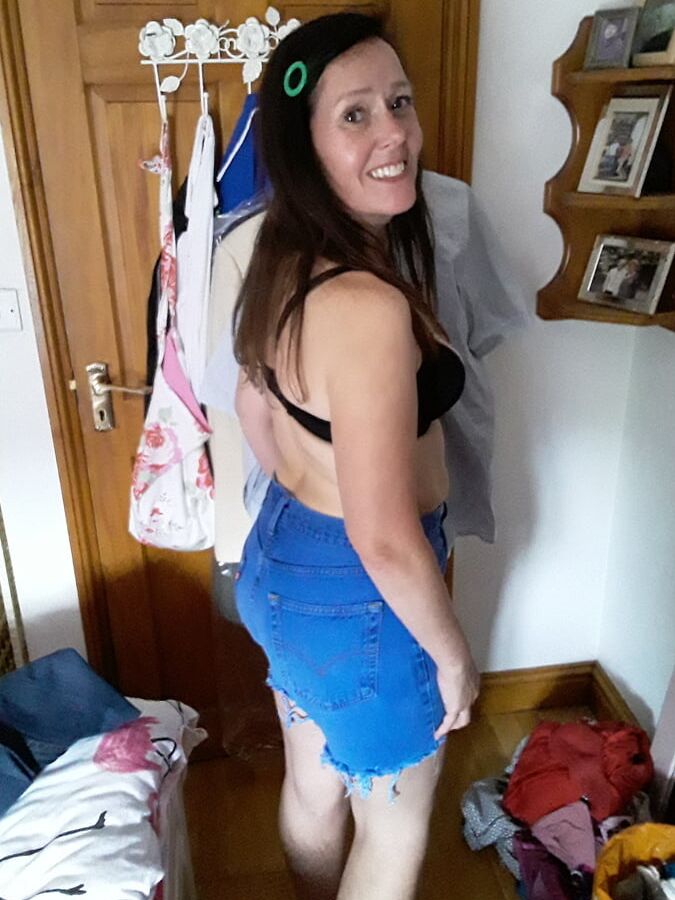 The Mrs in Levi&;s Jean Shorts Daisy Dukes