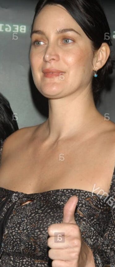 CARRIE-ANNE MOSS