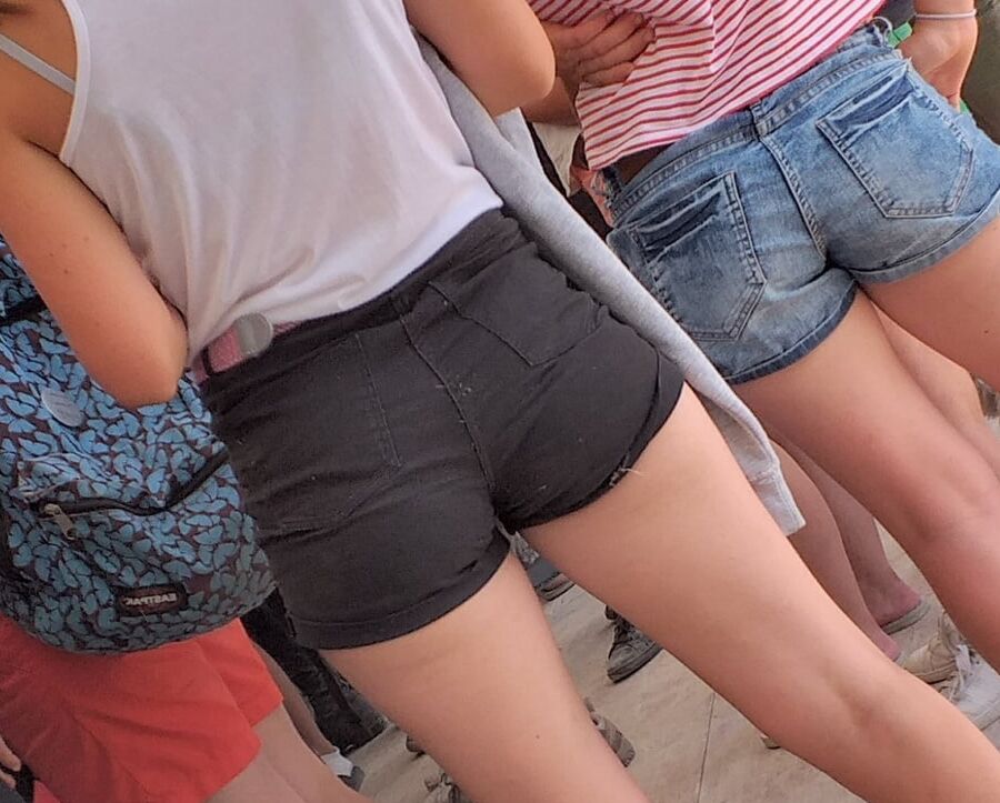 Petits culs en short