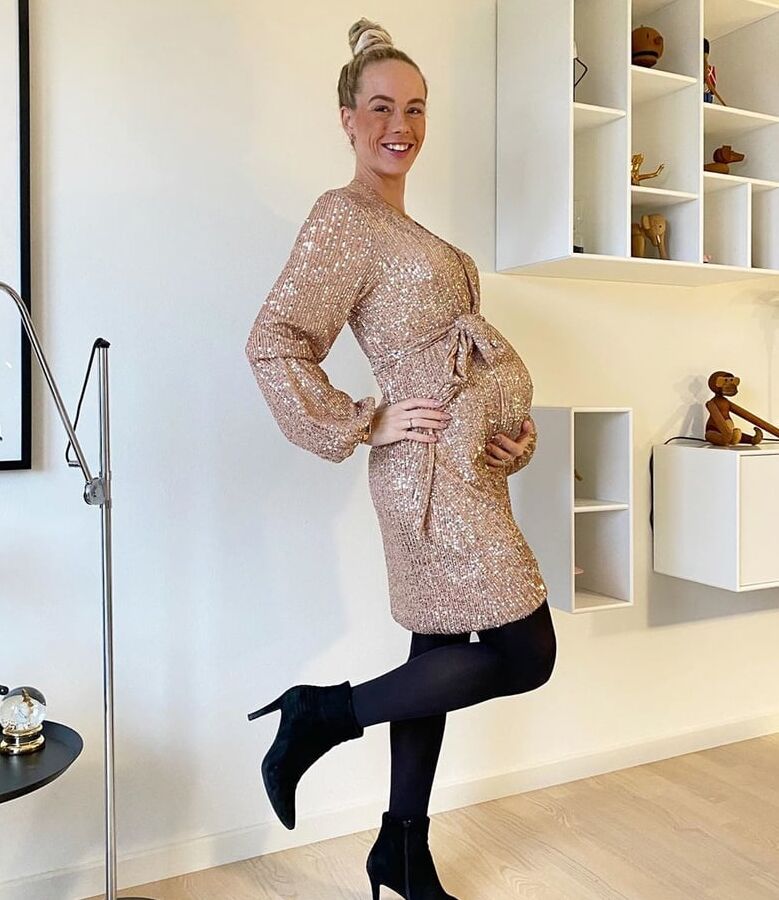 Amateur Celine from hot babe to preggo mom