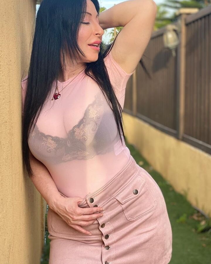 Sofiadvir in Pantyhose