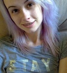 携帯電話の中のすべての女の子の写真