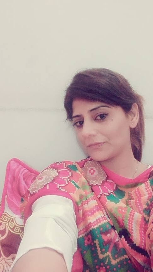 CUTE PAKI WIFE