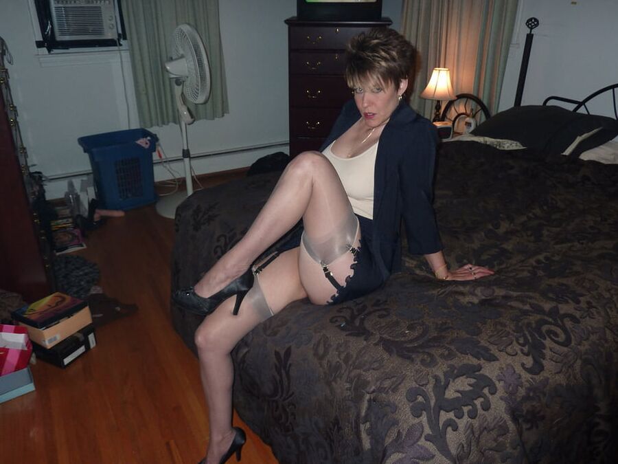 . NY hairdresser poses, Amy