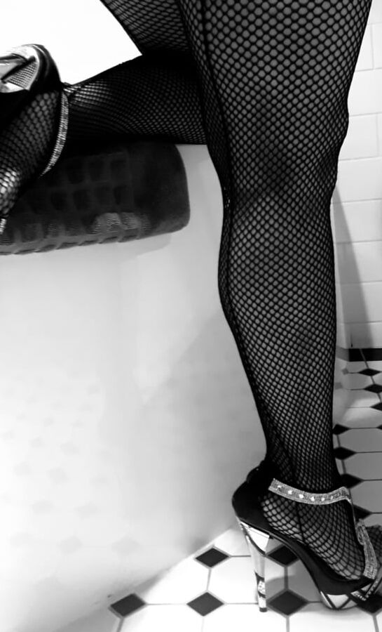 MILF in sexy heels