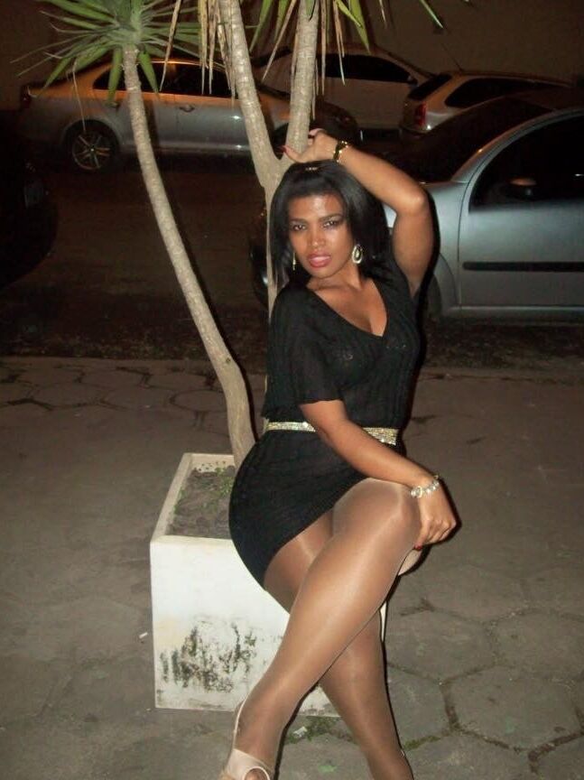 ebony hotties in pantyhose