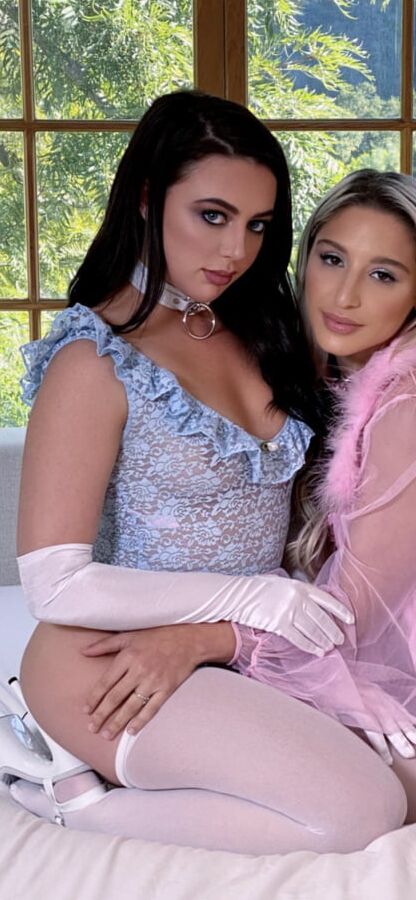 Big Booty Girls in Lingerie Outfits &amp; High Heels