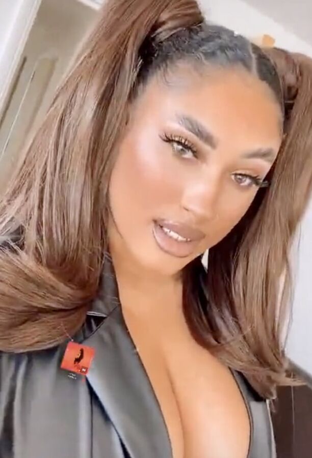 Busty Ebony Babe: Kiah