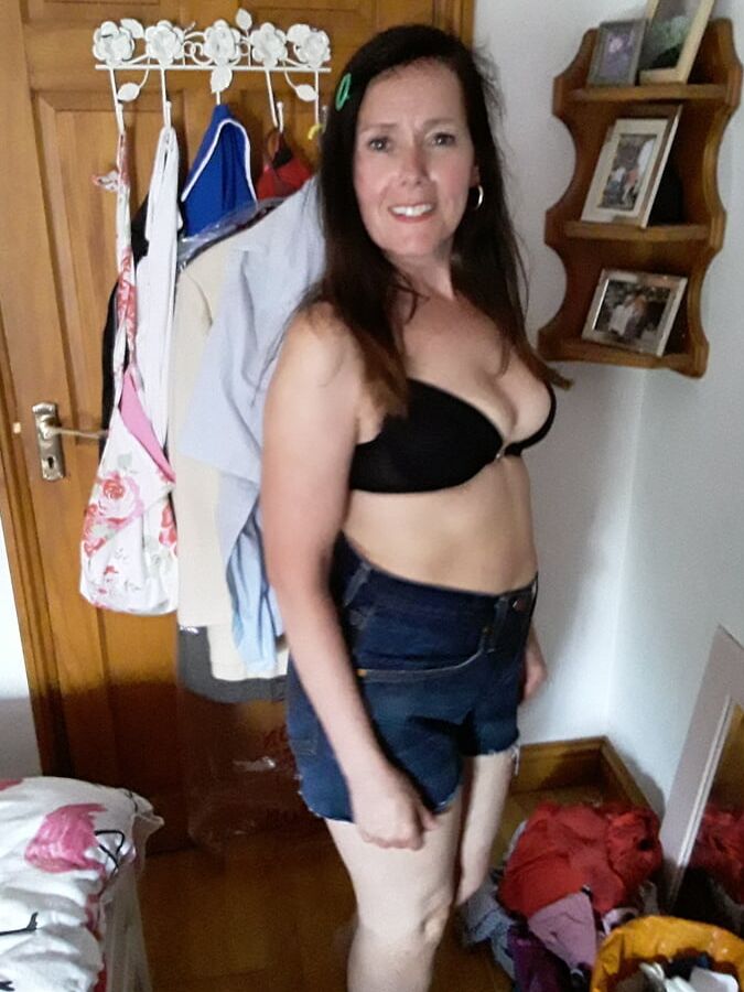 The Mrs in Levi&;s Jean Shorts Daisy Dukes