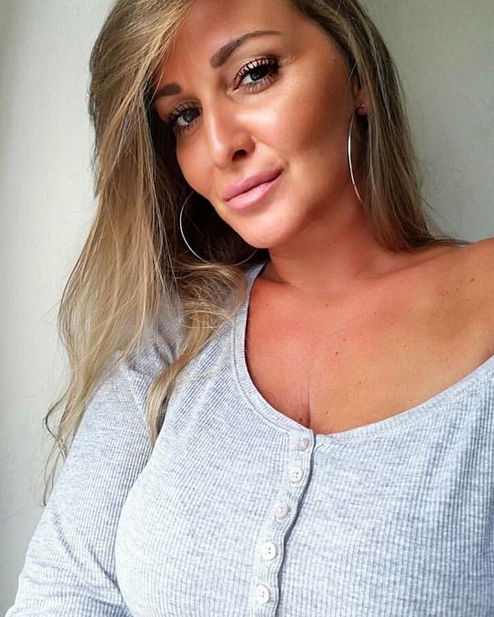 milf bombshell