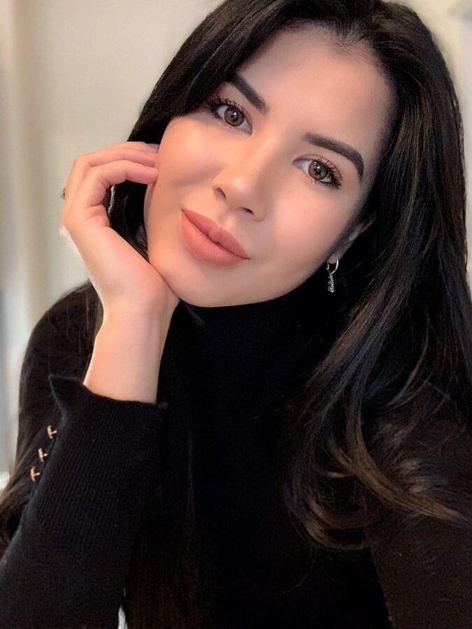 Lady Dee Eurasian Beauty