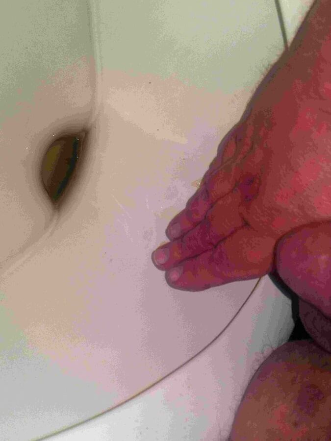 Pee searching - Auf der Suche nach Fremdpisse