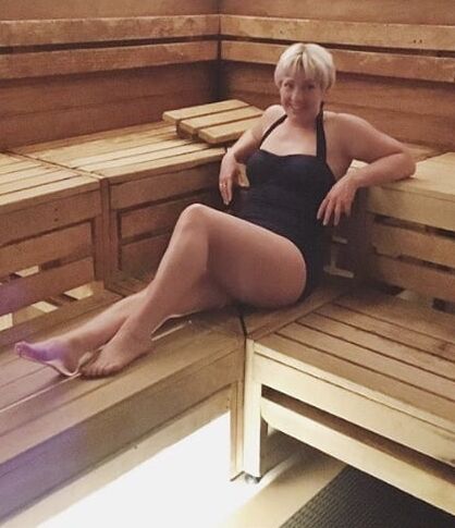 Blonde plus Milf