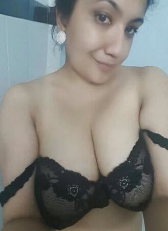 Fat Pakistan milf big boobs exposed