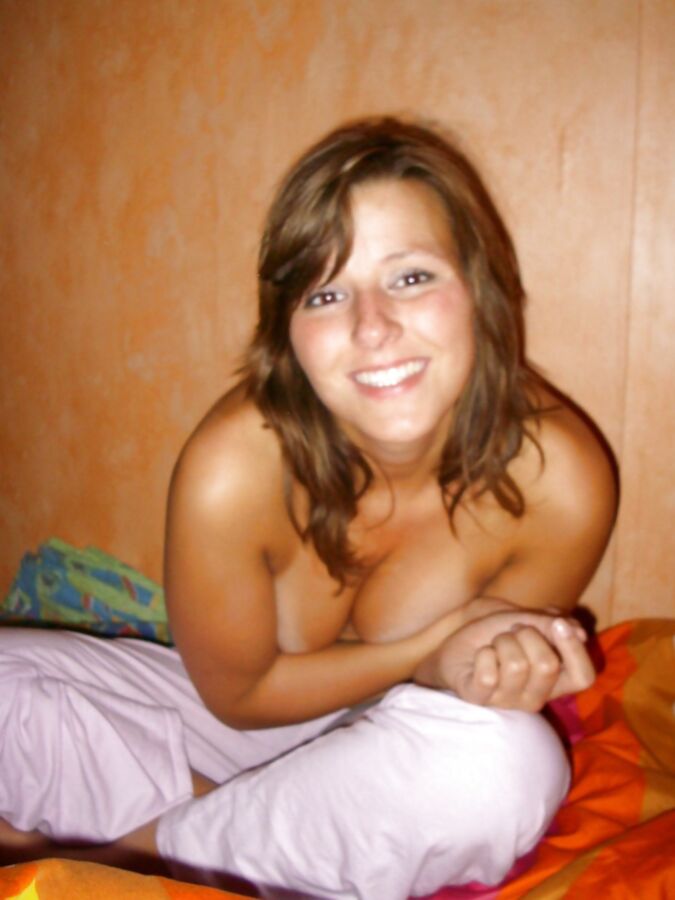 PHILAVISE-Outdoor pies with sexy brunette amateur