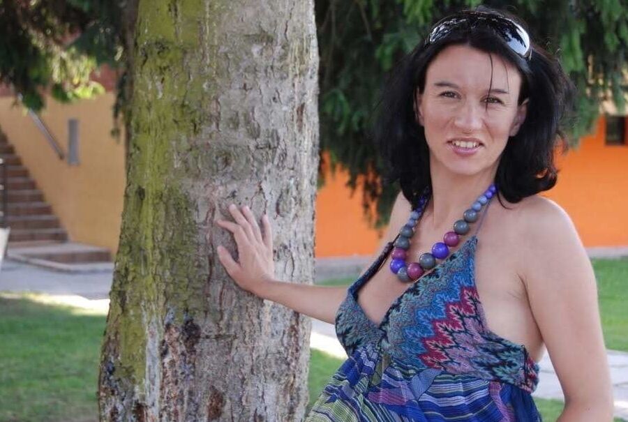 Sexy amateur slim brunette MILF wife from Czech