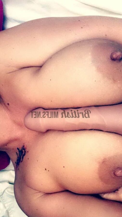 British blonde mum naked selfies
