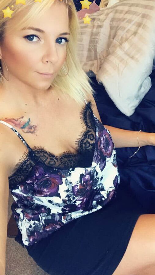 British blonde mum naked selfies