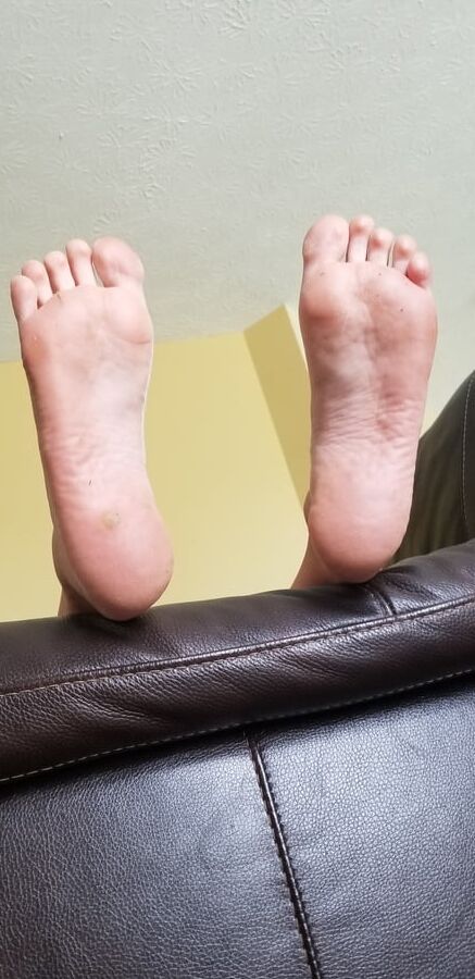 Wife unaware feet