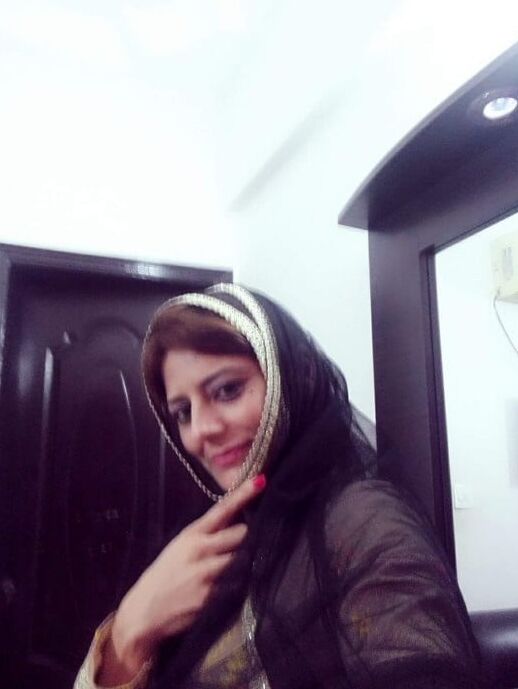 CUTE PAKI WIFE
