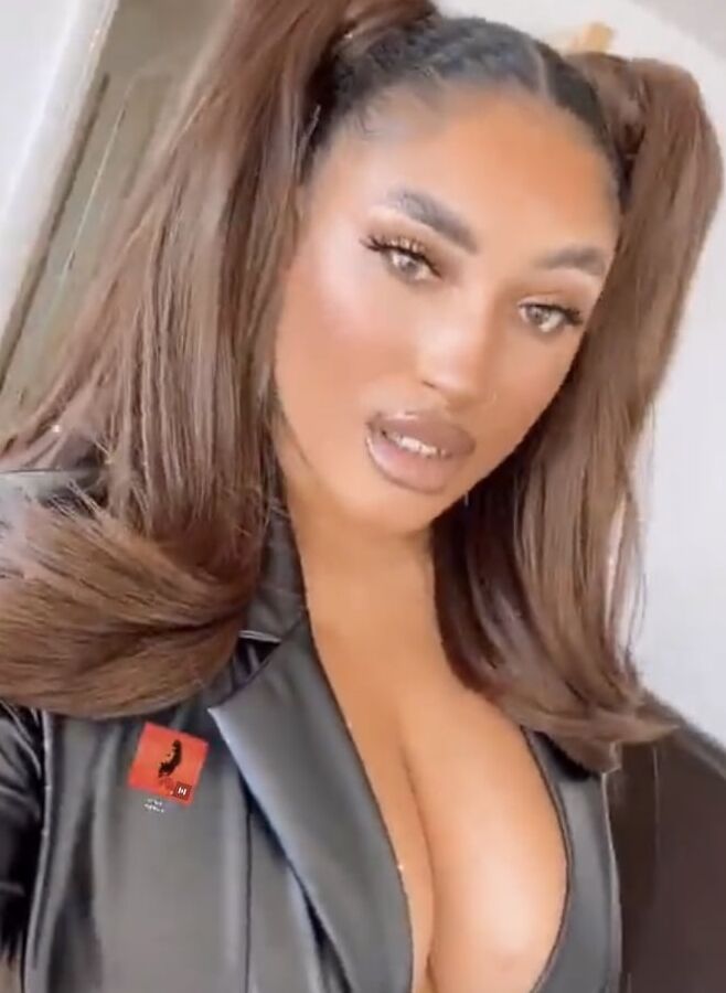 Busty Ebony Babe: Kiah