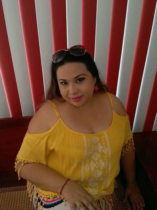 Maestra Coqueta con sus tetas - Miss with Big boobs