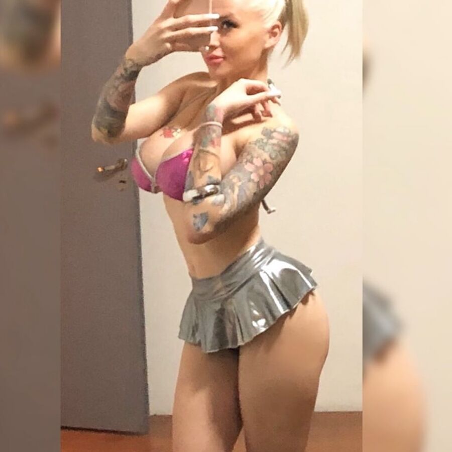 Big Booty Girls in Lingerie Outfits &amp; High Heels