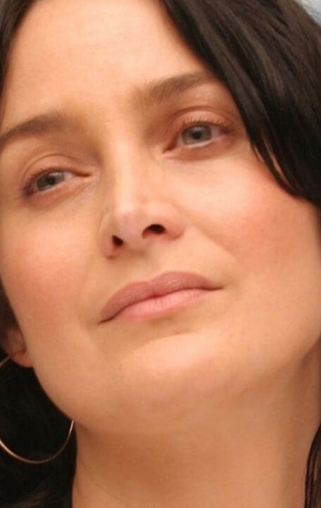 CARRIE-ANNE MOSS