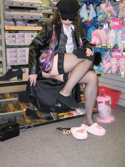 No panties V