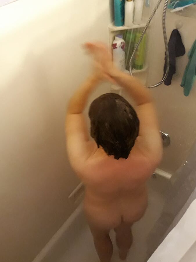 Naked MILF Spied in Bathroom