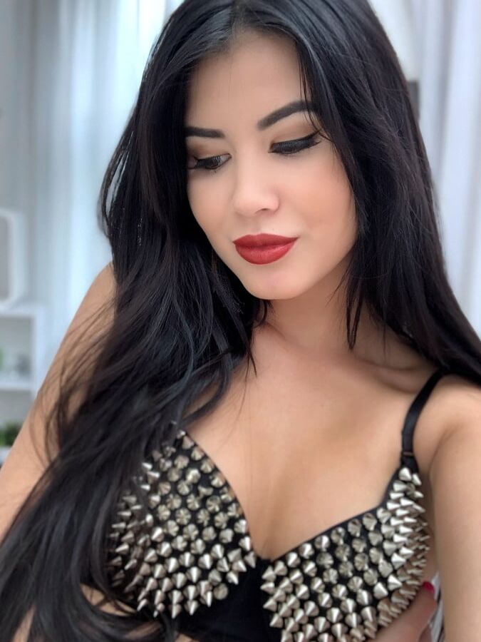 Lady Dee Eurasian Beauty